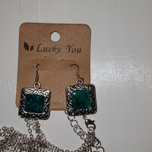 Necklace & Earrings set - Picture 2 of 4